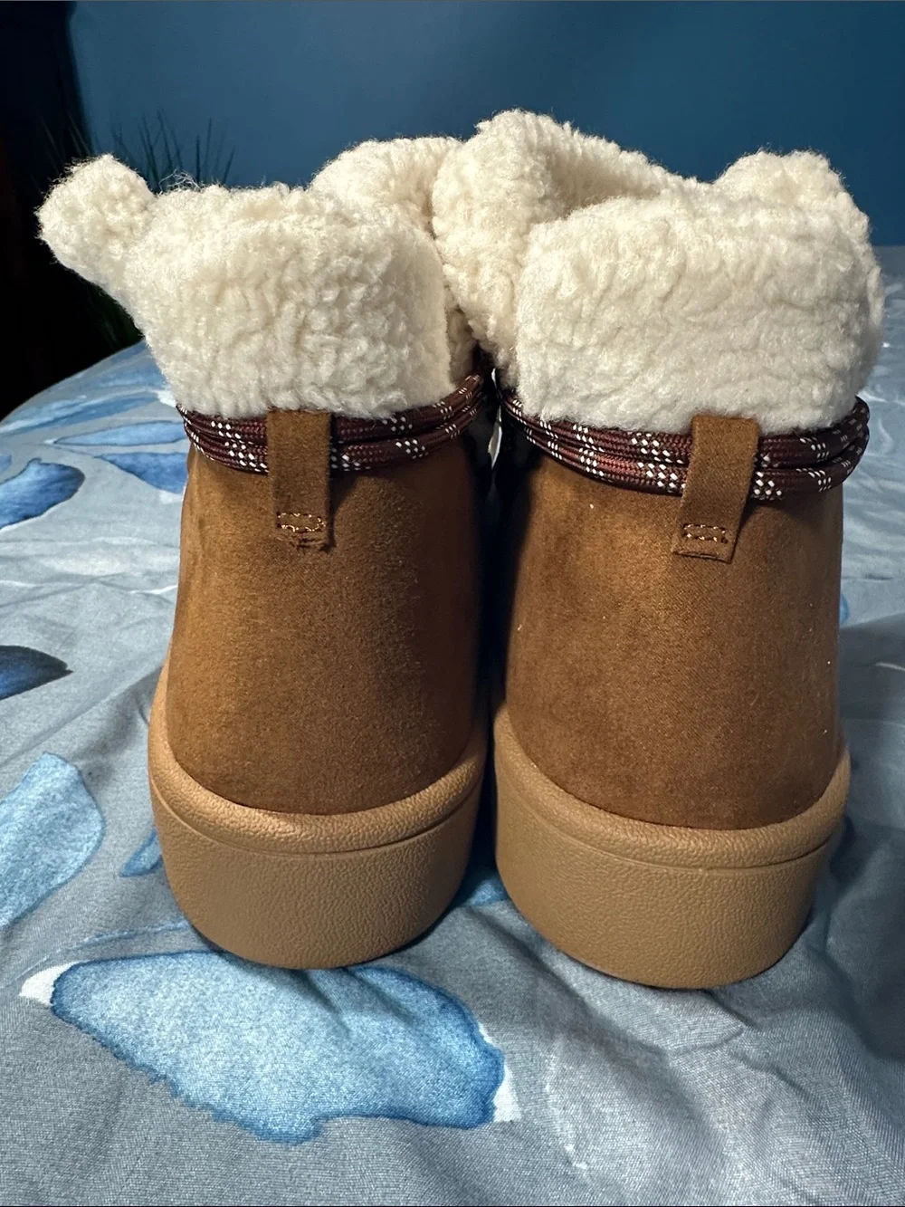 NWTS Women’s Old Navy Cream Sherpa Ankle Boots with Brown Trim Sz 11